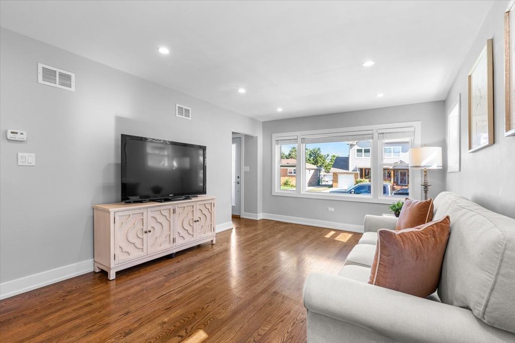 3232 N Oleander Avenue, Chicago, IL 60634 — photo 4
