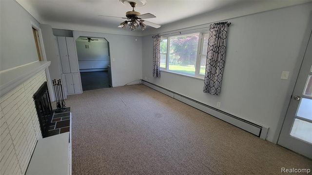 45502 Klingkammer Street, Utica, MI 48317