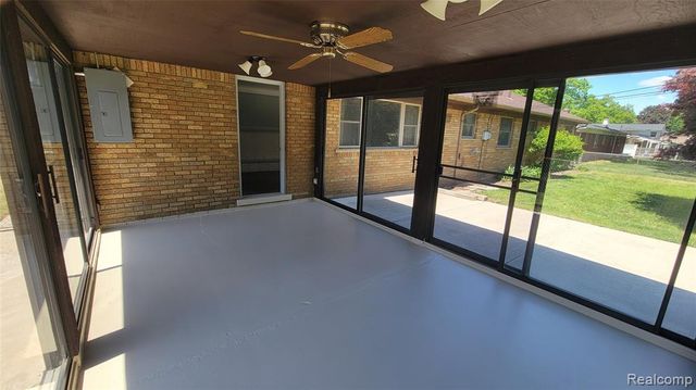 45502 Klingkammer Street, Utica, MI 48317