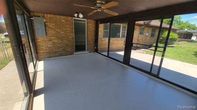 45502 Klingkammer Street, Utica, MI 48317