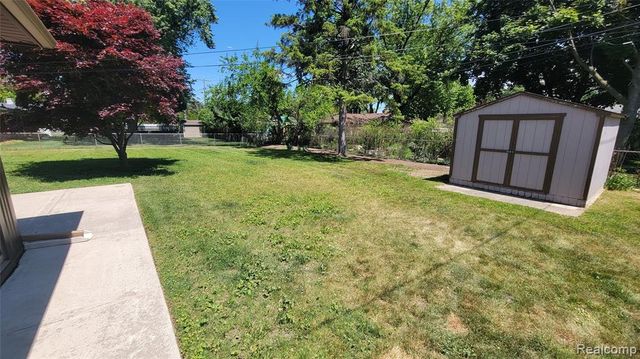 45502 Klingkammer Street, Utica, MI 48317