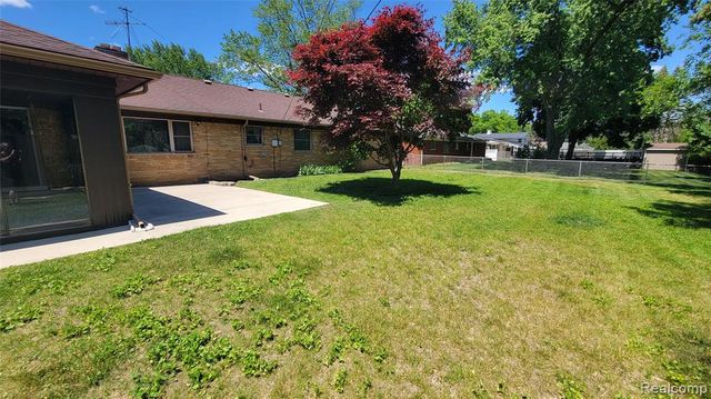 45502 Klingkammer Street, Utica, MI 48317