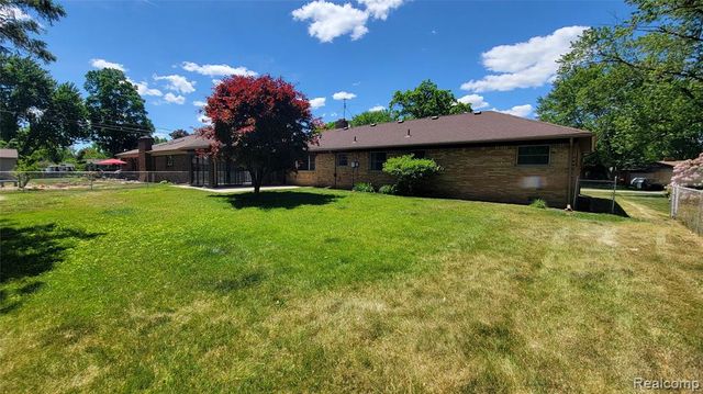 45502 Klingkammer Street, Utica, MI 48317