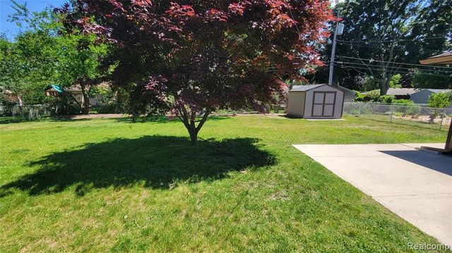 45502 Klingkammer Street, Utica, MI 48317