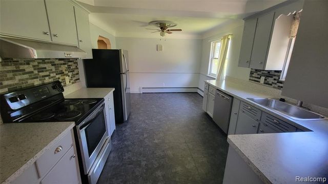 45502 Klingkammer Street, Utica, MI 48317
