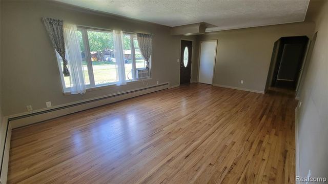 45502 Klingkammer Street, Utica, MI 48317
