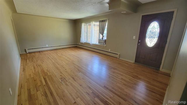 45502 Klingkammer Street, Utica, MI 48317