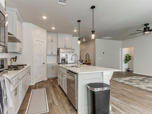 9624 Sultans Water Way, Yukon, OK 73099