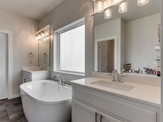 9624 Sultans Water Way, Yukon, OK 73099