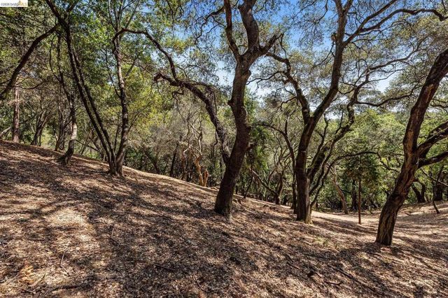 0 Mendenhall Rd, Oakland, CA 94605