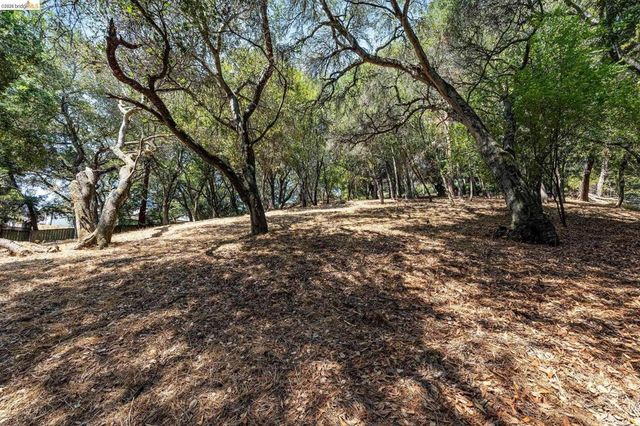 0 Mendenhall Rd, Oakland, CA 94605