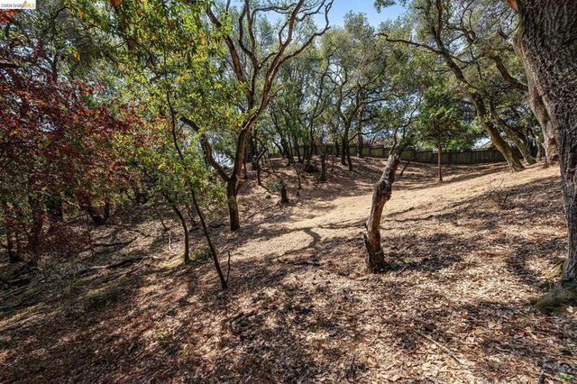 0 Mendenhall Rd, Oakland, CA 94605