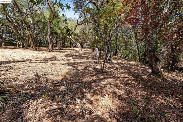0 Mendenhall Rd, Oakland, CA 94605