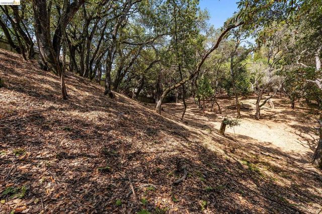 0 Mendenhall Rd, Oakland, CA 94605