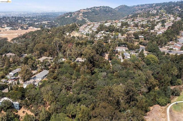 0 Mendenhall Rd, Oakland, CA 94605