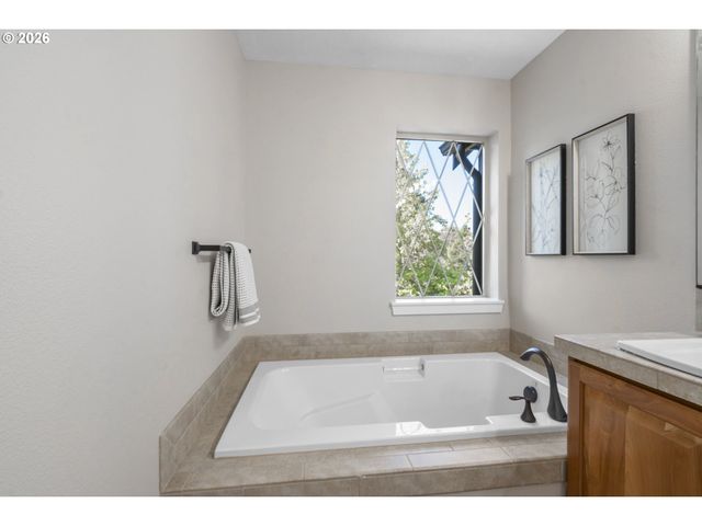 28831 Sw COSTA Cir W, Wilsonville, OR 97070