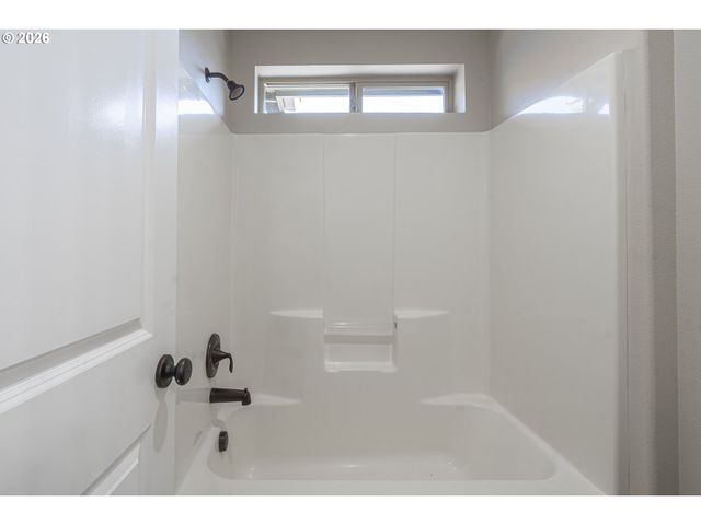 28831 Sw COSTA Cir W, Wilsonville, OR 97070