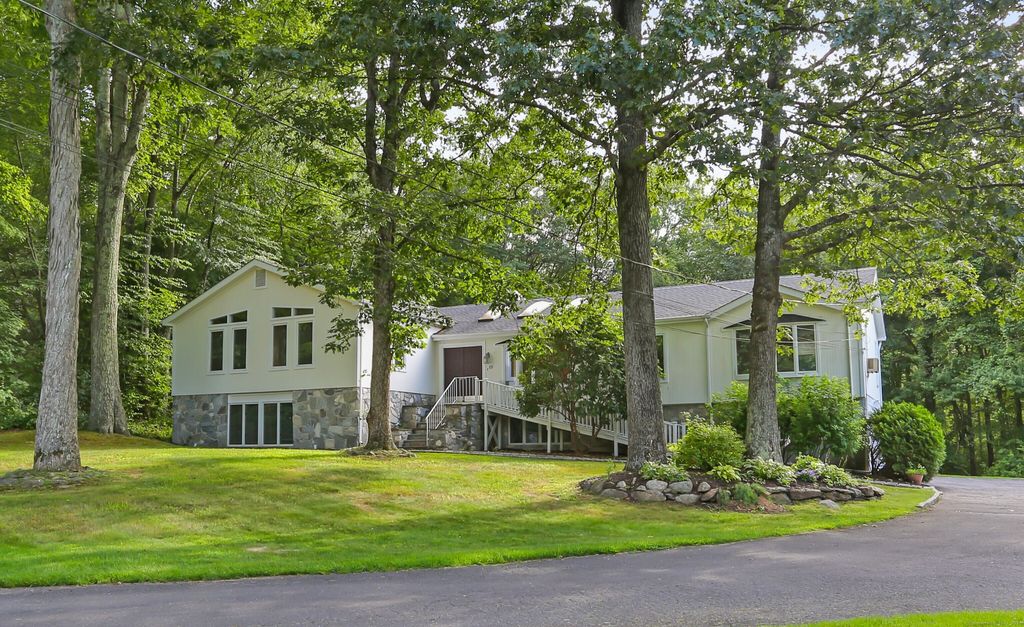 89 Cranbury Drive, Trumbull, CT 06611