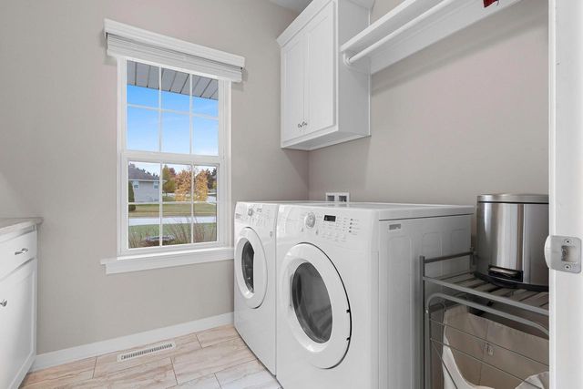 3442 LEEDS CASTLE DRIVE, Green Bay, WI 54313