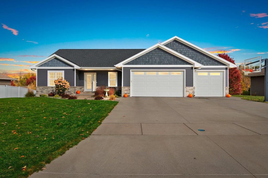 3442 LEEDS CASTLE DRIVE, Green Bay, WI 54313