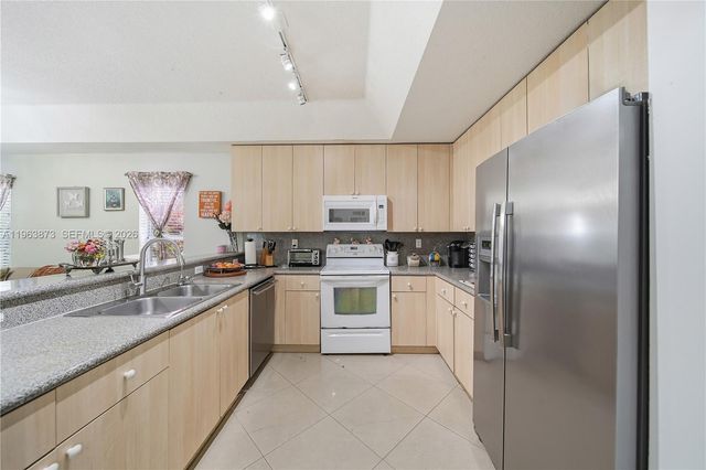 9071 SW 208th Ter, Cutler Bay, FL 33189