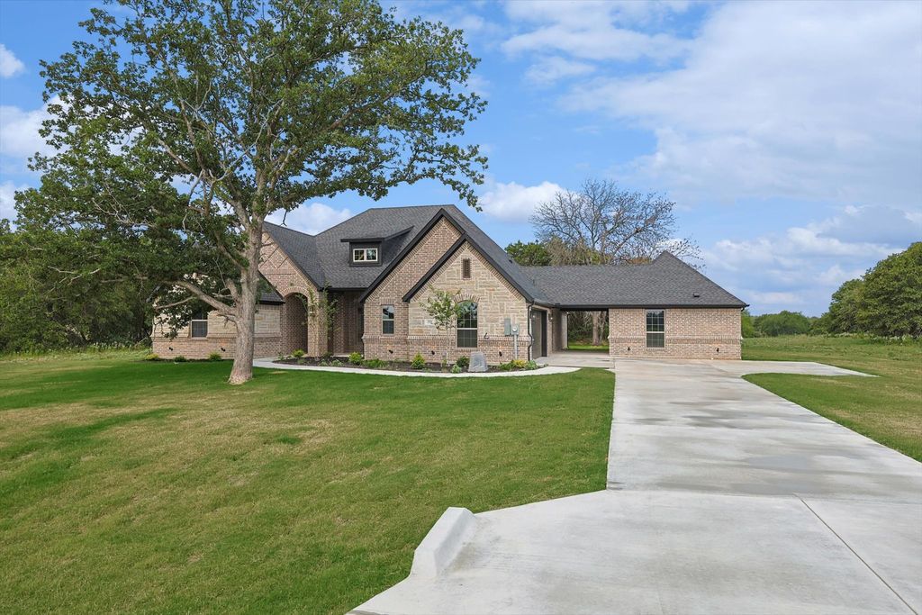 2084 Glenhollow Drive, Weatherford, TX 76088