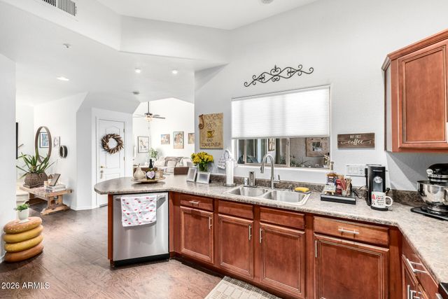 8018 W BECK Lane, Peoria, AZ 85382