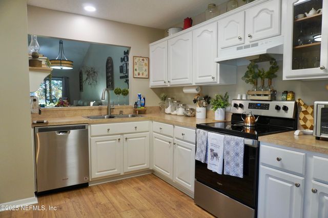 7610 BAYMEADOWS Circle W, 101, Jacksonville, FL 32256