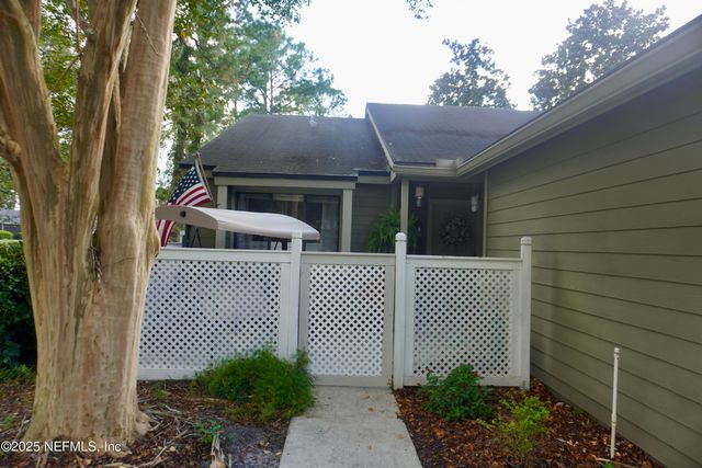 7610 BAYMEADOWS Circle W, 101, Jacksonville, FL 32256