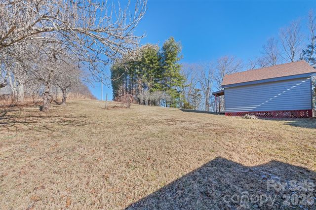 286 Pioneer Ridge Road, Canton, NC 28716