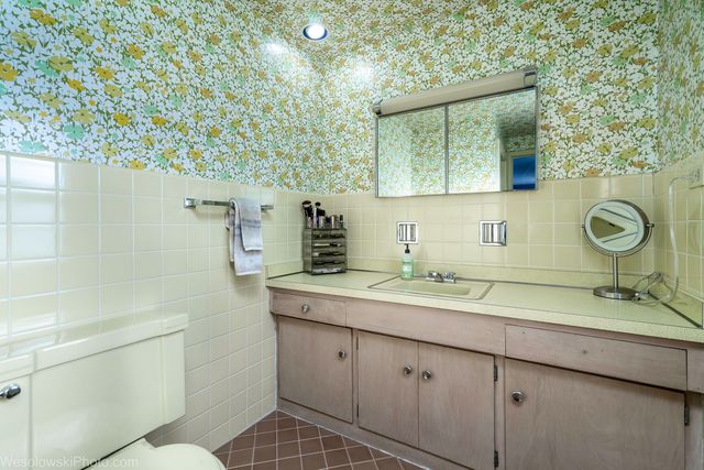 6400 N KNOX Avenue, Lincolnwood, IL 60712