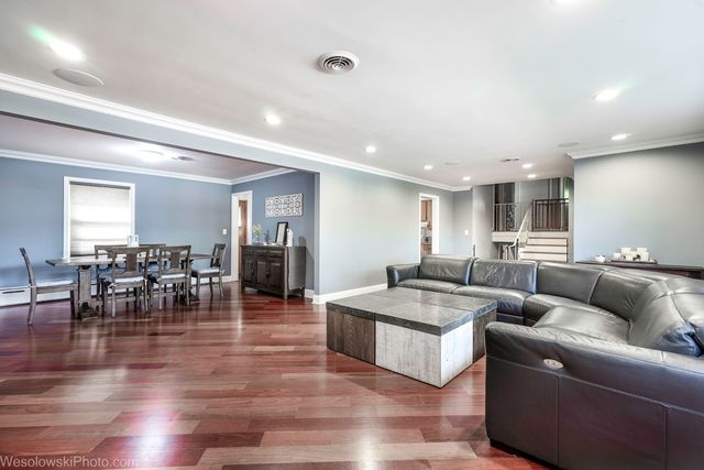 6400 N KNOX Avenue, Lincolnwood, IL 60712