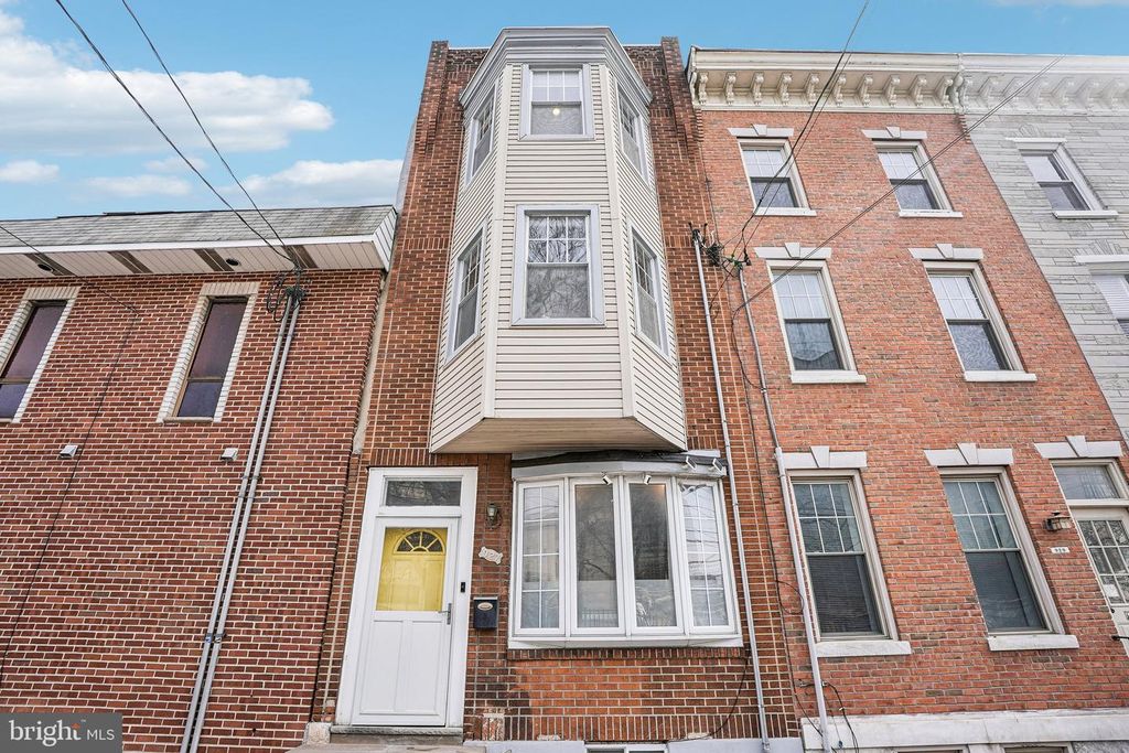Image 1 of property listing at 927 S 13TH ST, Philadelphia, PA 19147