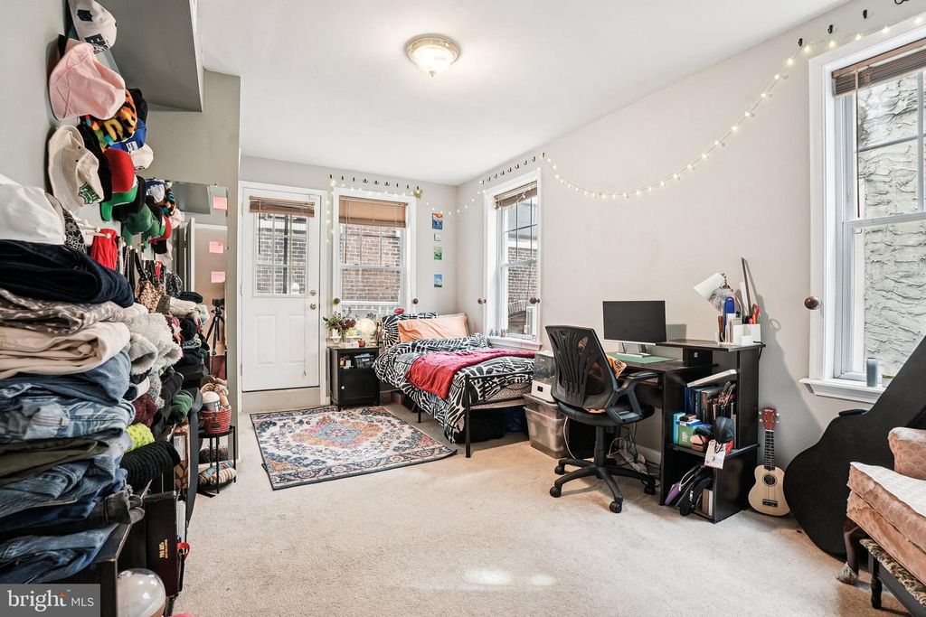 Image 12 of property listing at 927 S 13TH ST, Philadelphia, PA 19147