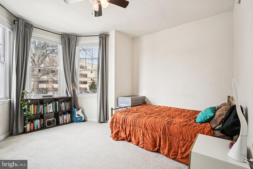 Image 14 of property listing at 927 S 13TH ST, Philadelphia, PA 19147