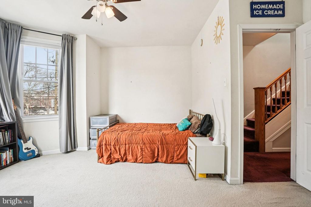 Image 15 of property listing at 927 S 13TH ST, Philadelphia, PA 19147