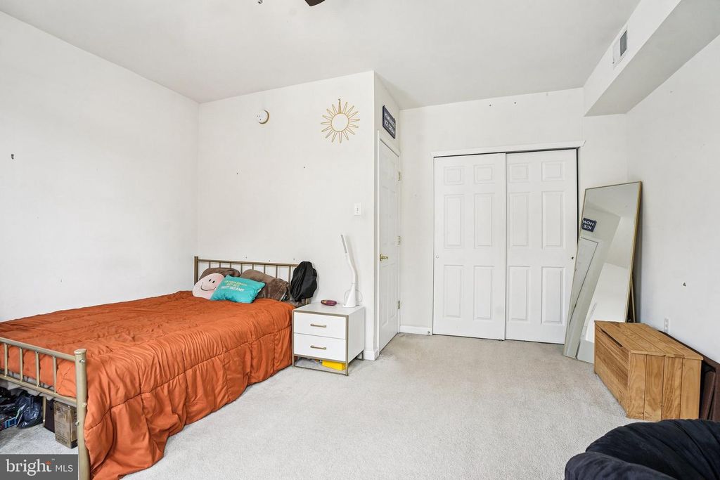 Image 16 of property listing at 927 S 13TH ST, Philadelphia, PA 19147