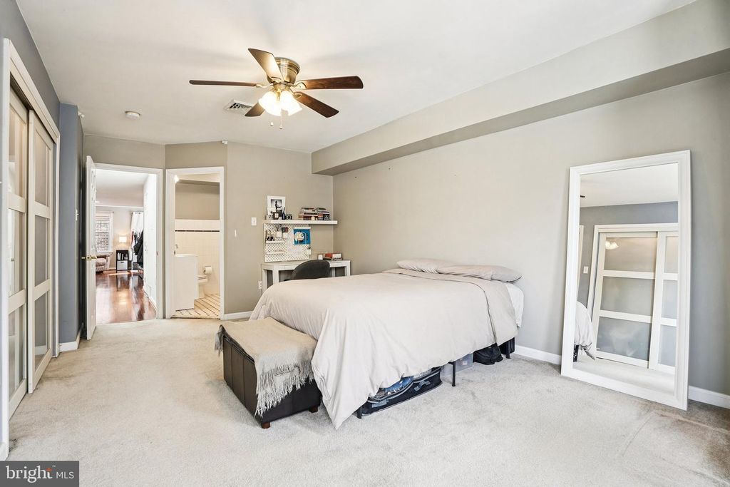 Image 21 of property listing at 927 S 13TH ST, Philadelphia, PA 19147