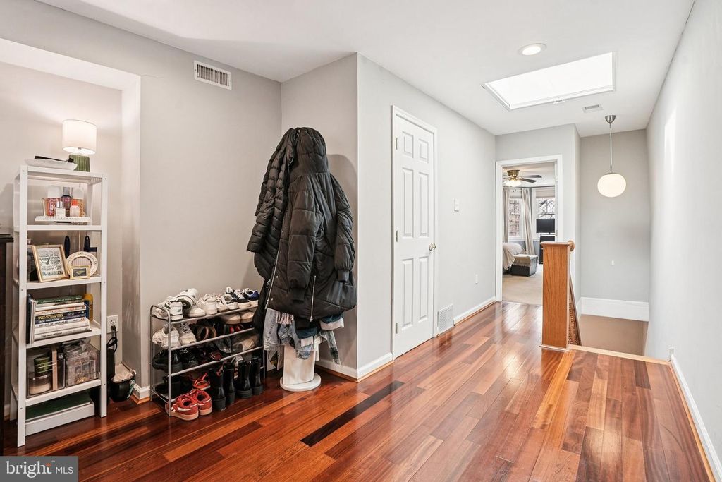 Image 25 of property listing at 927 S 13TH ST, Philadelphia, PA 19147