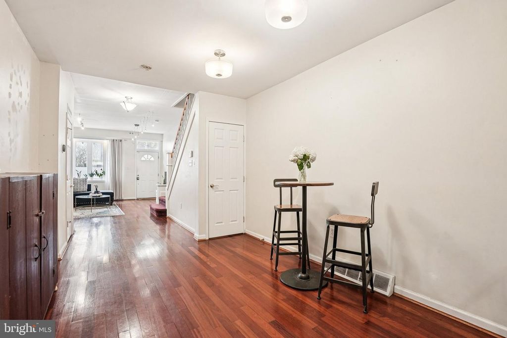 Image 7 of property listing at 927 S 13TH ST, Philadelphia, PA 19147