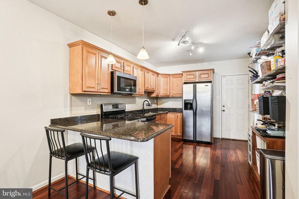 Image 9 of property listing at 927 S 13TH ST, Philadelphia, PA 19147