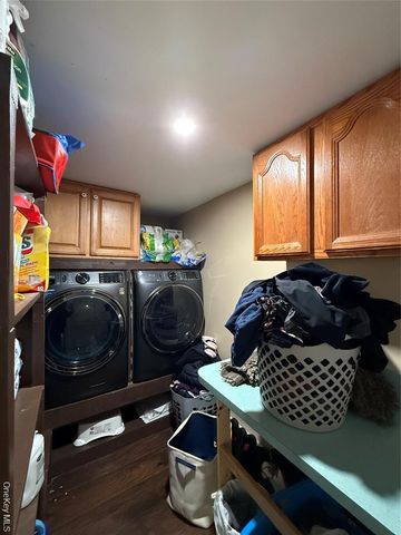 17 Hampton Road, Shirley, NY 11967