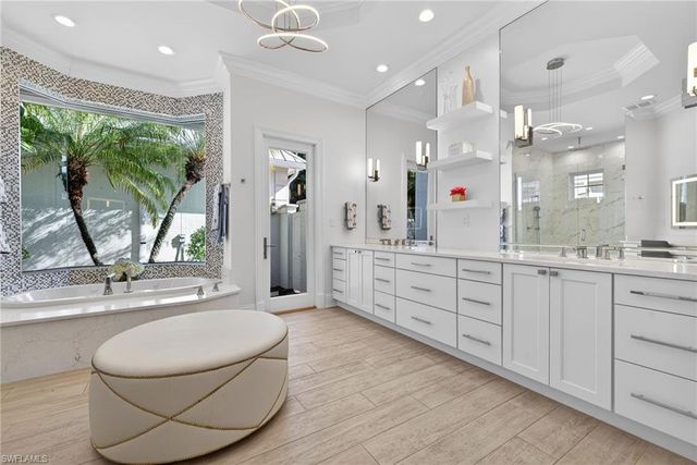 1675 Murex LN, Naples, FL 34102