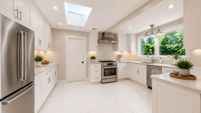 208 HOURGLASS WAY V11, Sarasota, FL 34242