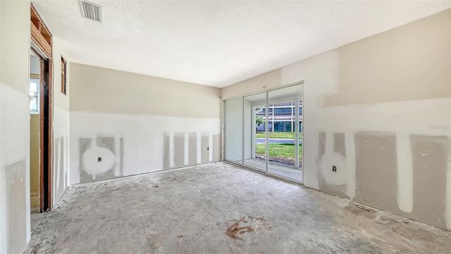 208 HOURGLASS WAY V11, Sarasota, FL 34242