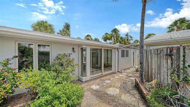 208 HOURGLASS WAY V11, Sarasota, FL 34242