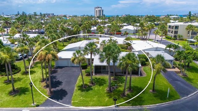208 HOURGLASS WAY V11, Sarasota, FL 34242