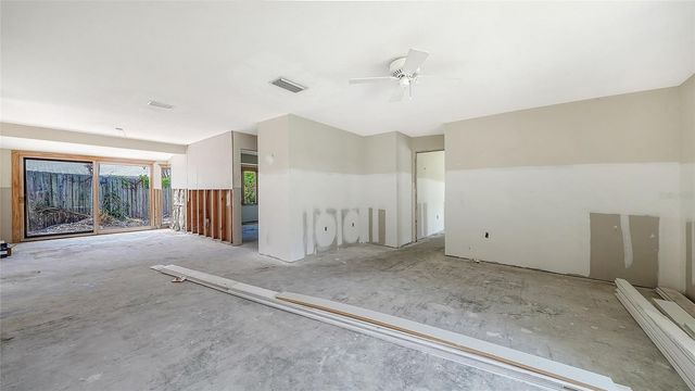 208 HOURGLASS WAY V11, Sarasota, FL 34242