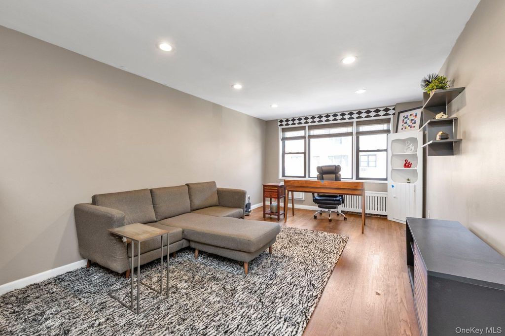 1 Birchwood Court 3B, Mineola, NY 11501 — photo 2