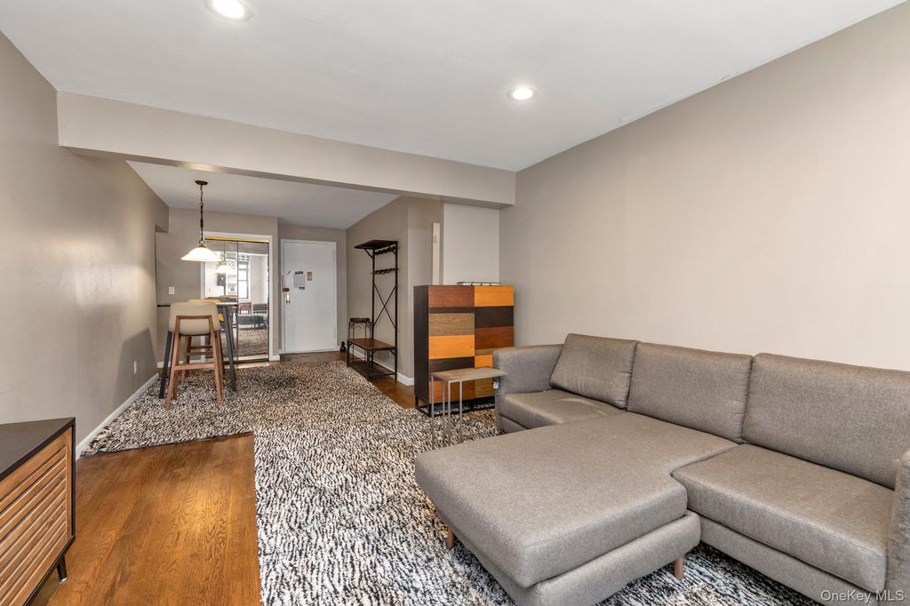 1 Birchwood Court 3B, Mineola, NY 11501 — photo 3